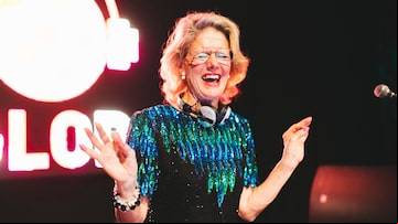 A sueca DJ Gloria, hoje com 79 anos. Foto: Divulgação / G